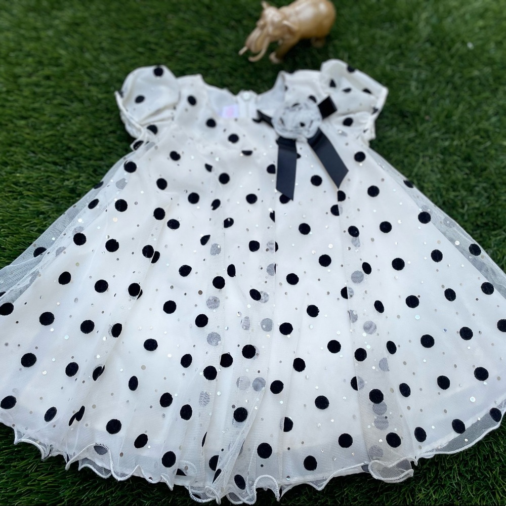 Bonnie baby frock. Light weight,machine washable on gentle or delicate mode.